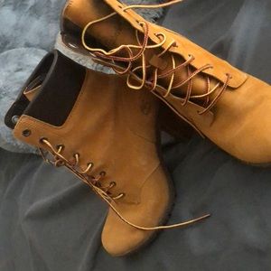 Like new condition Heeled Timberlands